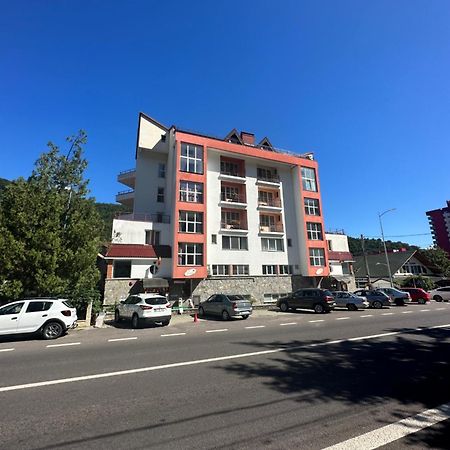 Vila Trandafirul Si Liliacul Hotel Качулата Екстериор снимка