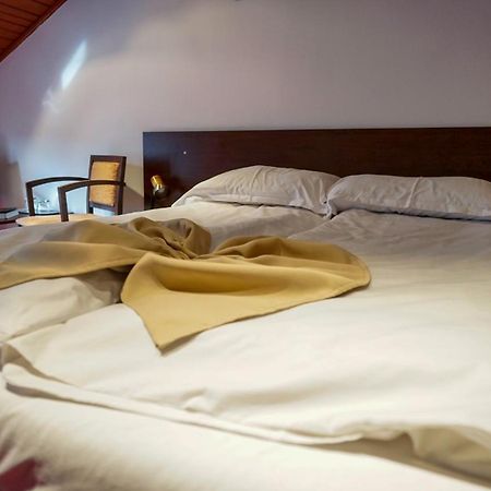 Vila Trandafirul Si Liliacul Hotel Качулата Екстериор снимка