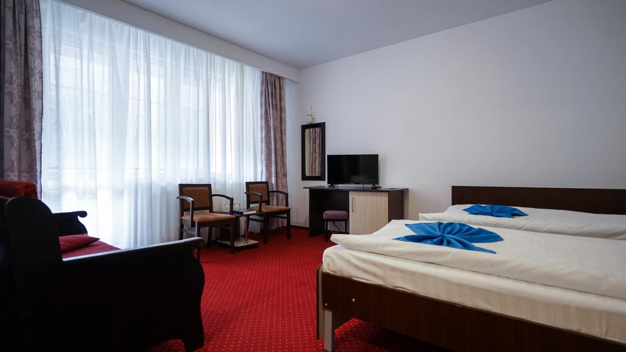 Vila Trandafirul Si Liliacul Hotel Качулата Екстериор снимка