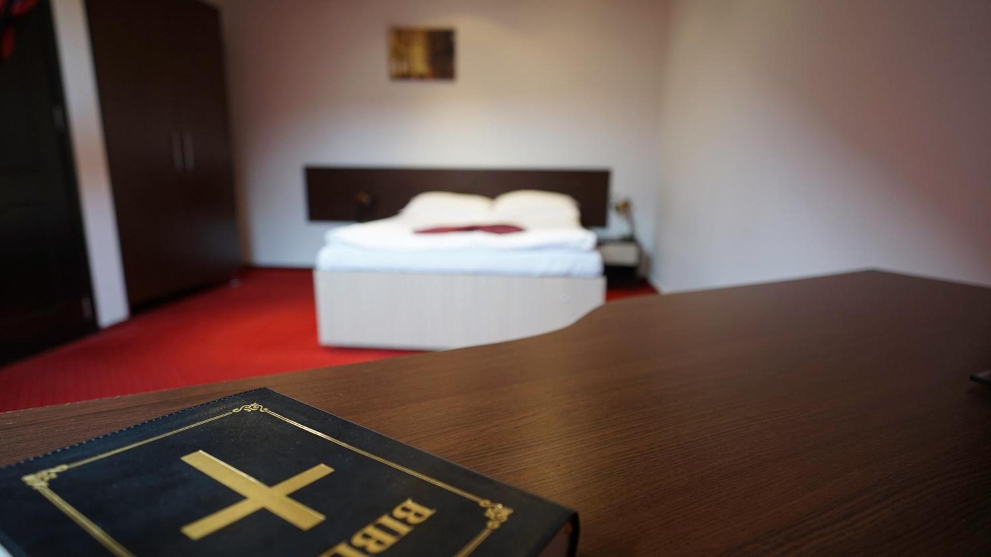 Vila Trandafirul Si Liliacul Hotel Качулата Екстериор снимка