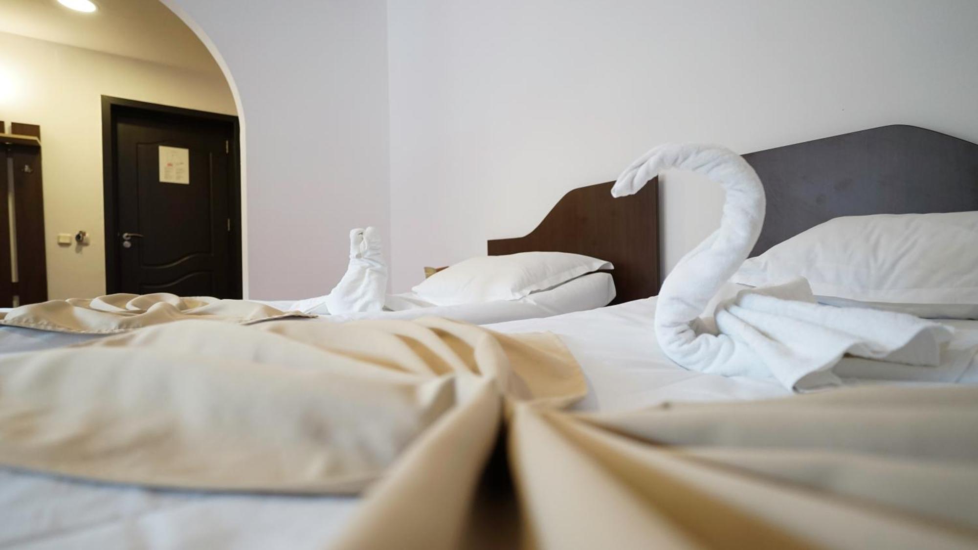 Vila Trandafirul Si Liliacul Hotel Качулата Екстериор снимка