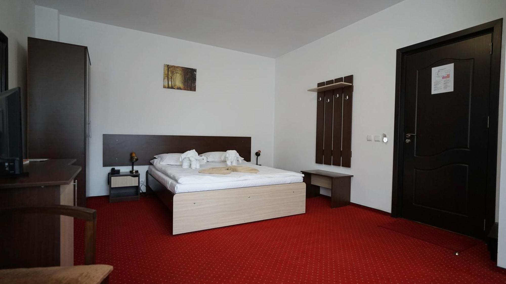 Vila Trandafirul Si Liliacul Hotel Качулата Екстериор снимка