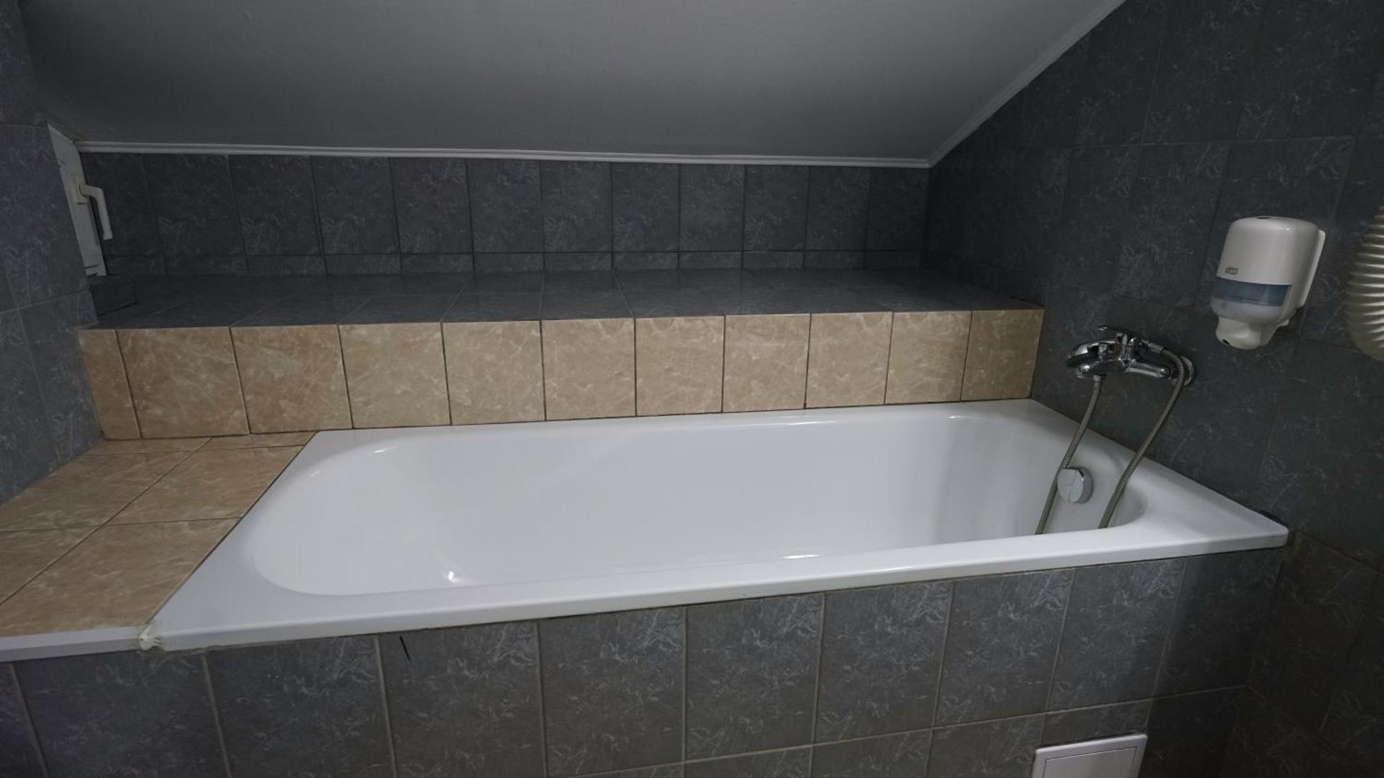 Vila Trandafirul Si Liliacul Hotel Качулата Екстериор снимка