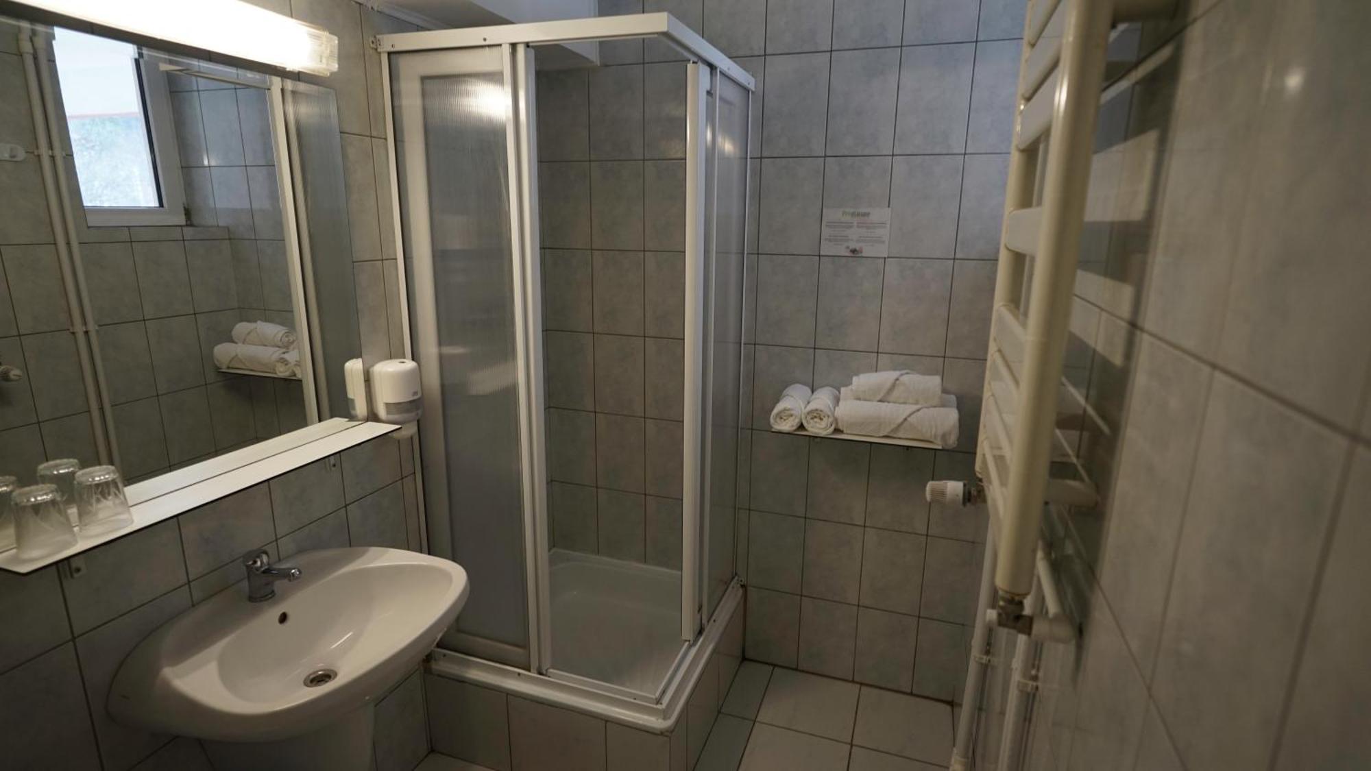 Vila Trandafirul Si Liliacul Hotel Качулата Екстериор снимка