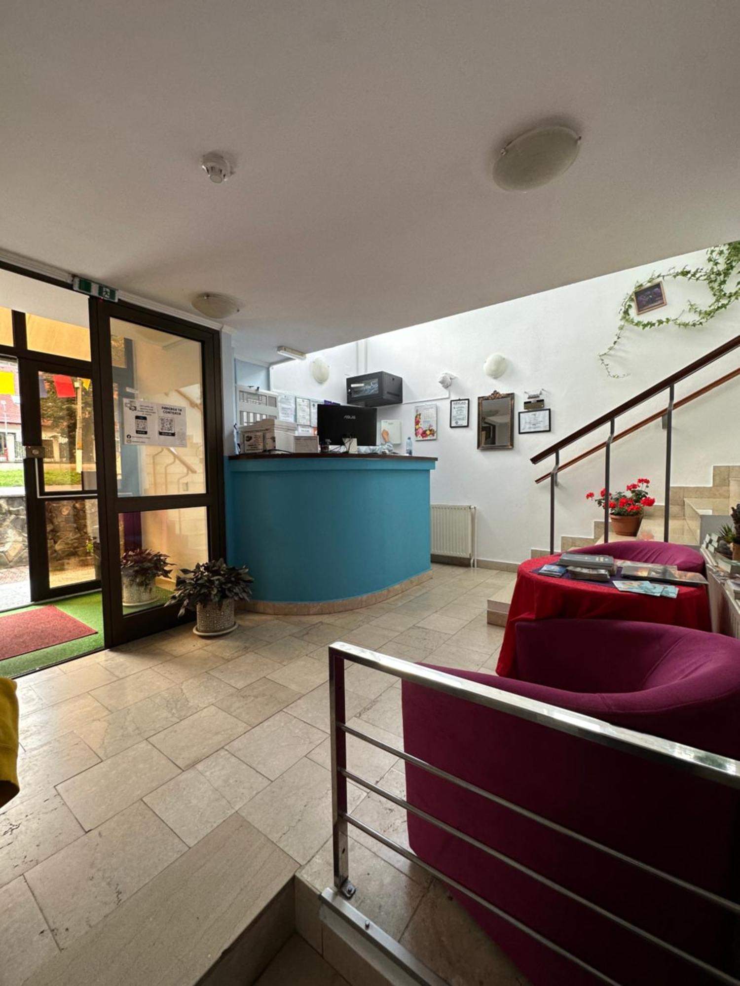 Vila Trandafirul Si Liliacul Hotel Качулата Екстериор снимка