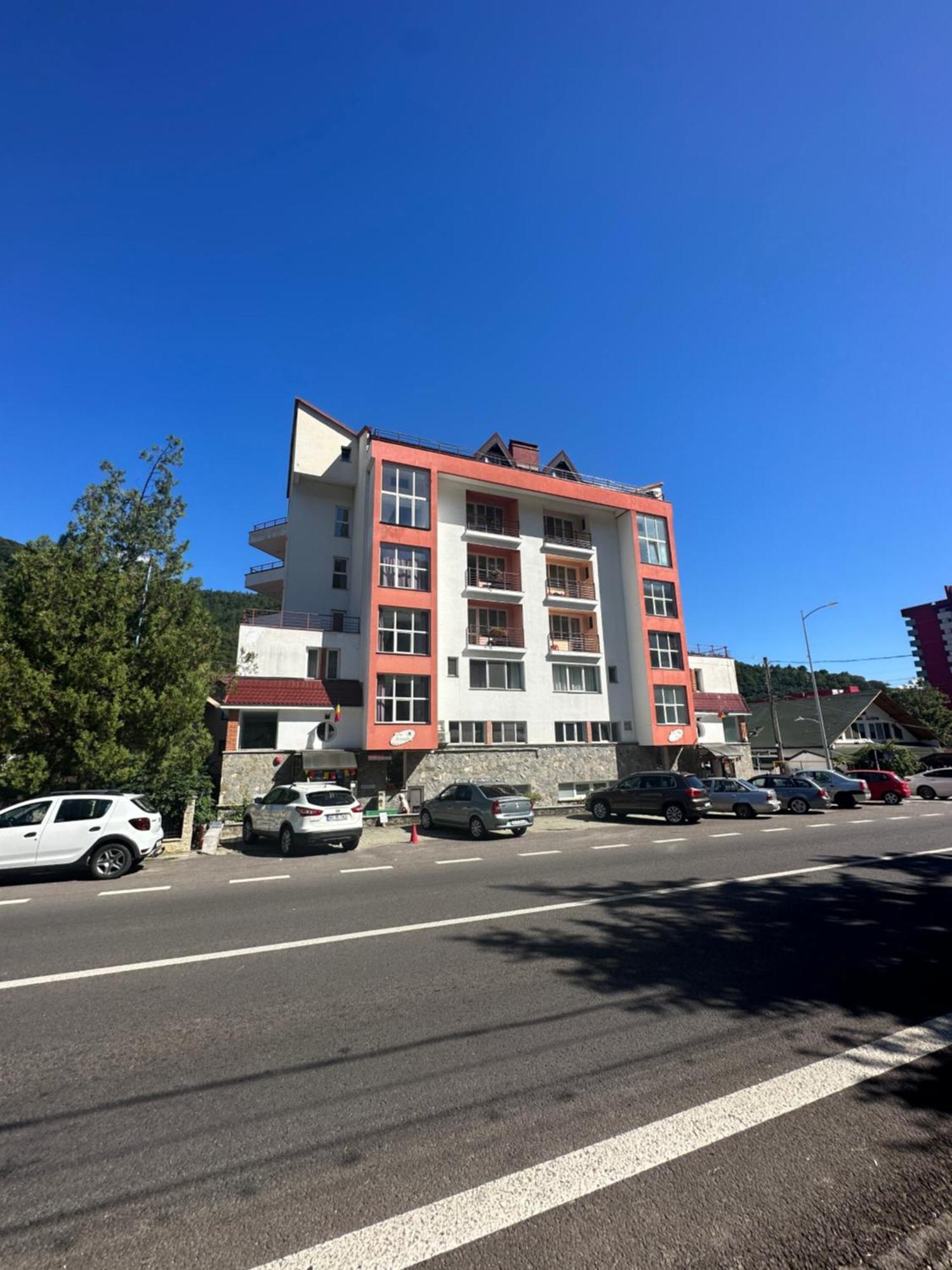 Vila Trandafirul Si Liliacul Hotel Качулата Екстериор снимка