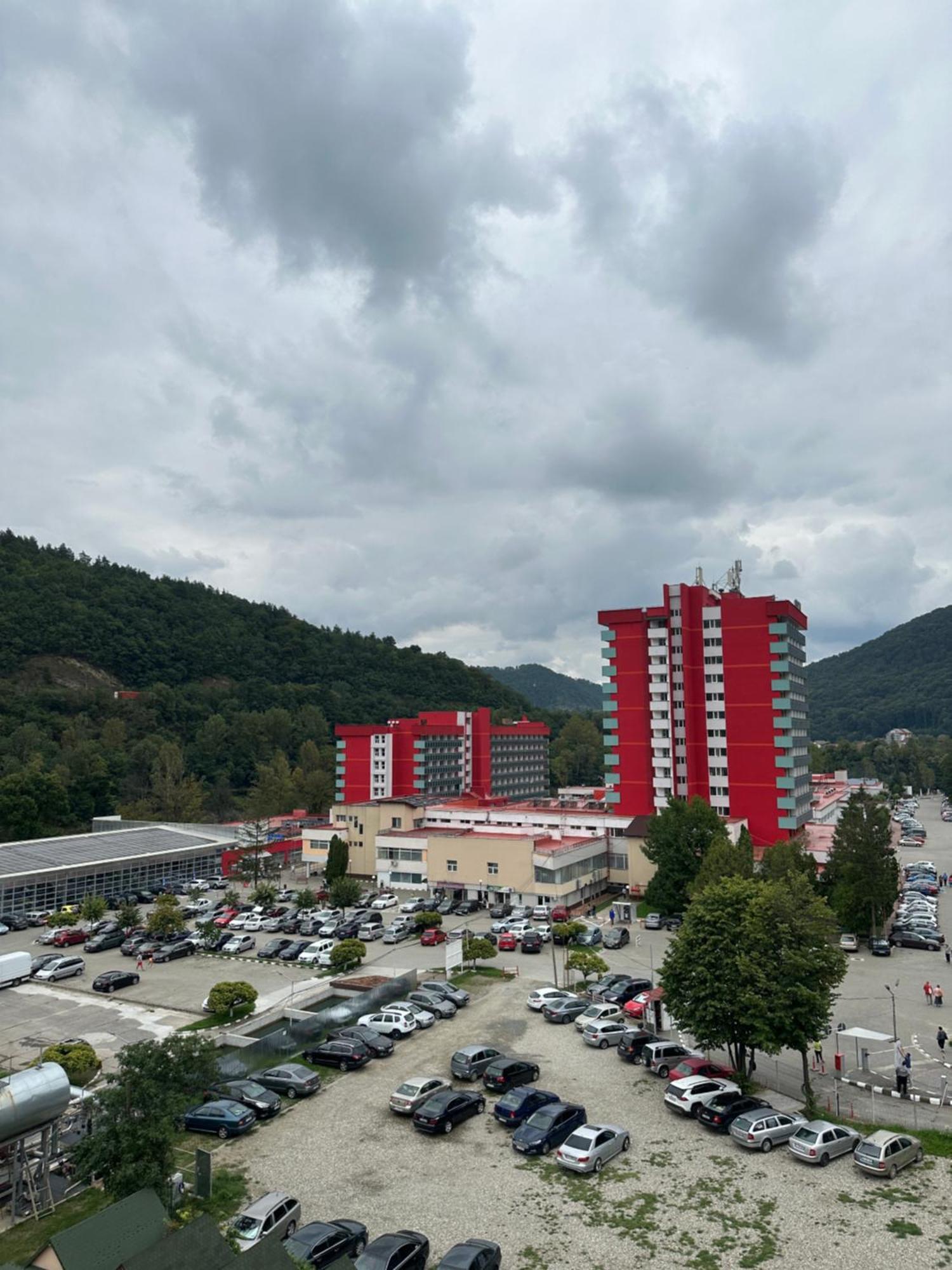 Vila Trandafirul Si Liliacul Hotel Качулата Екстериор снимка