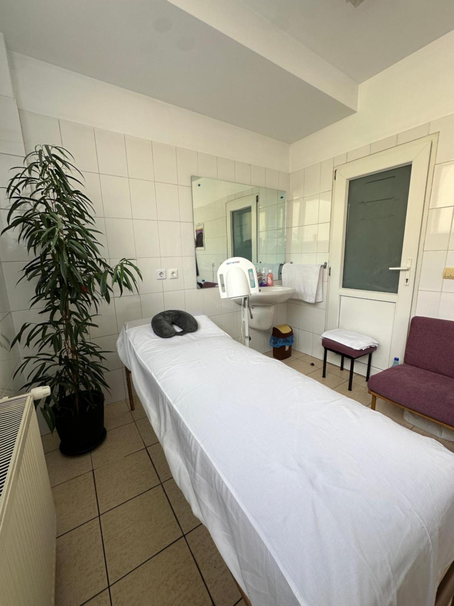 Vila Trandafirul Si Liliacul Hotel Качулата Екстериор снимка