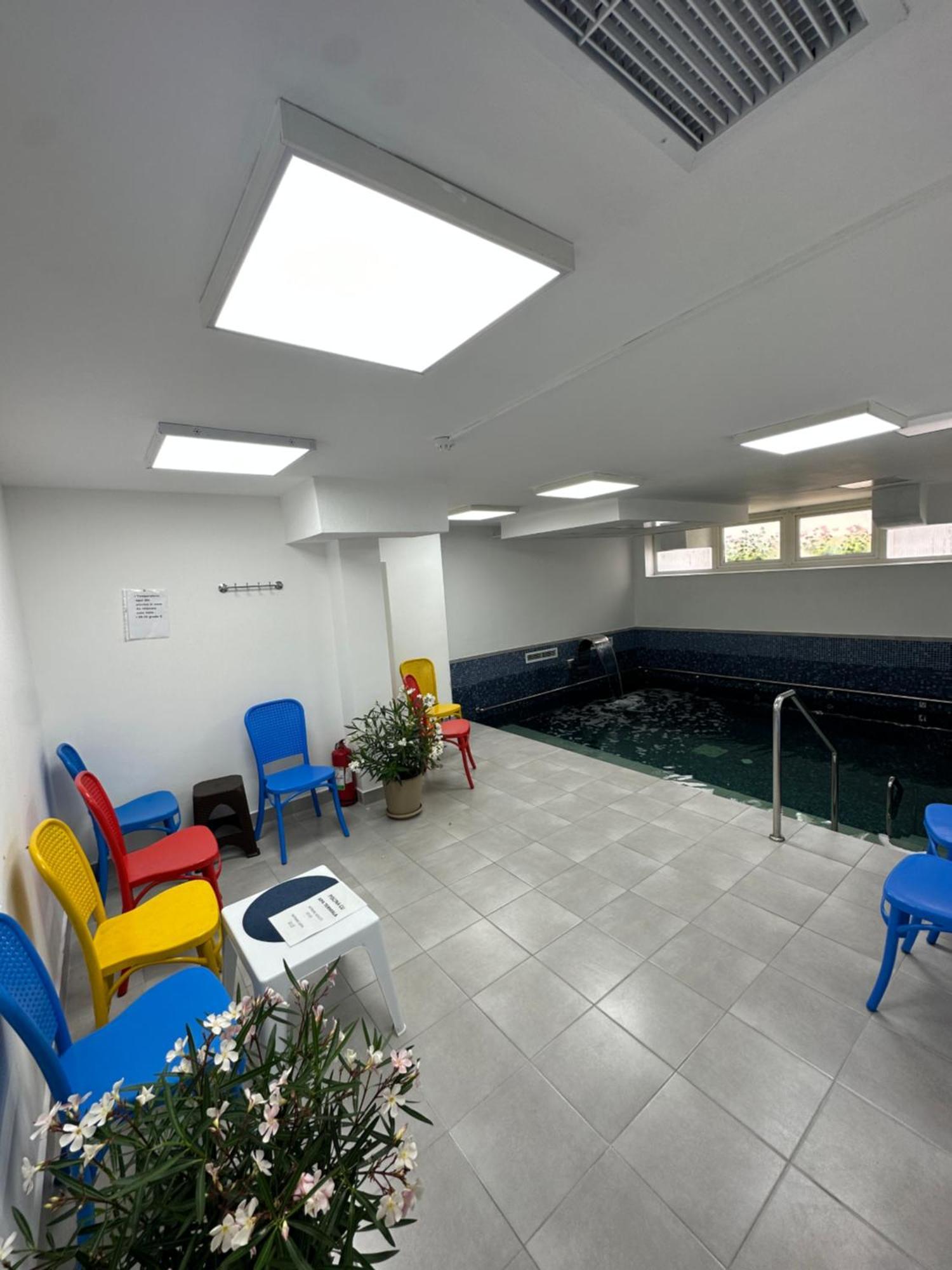 Vila Trandafirul Si Liliacul Hotel Качулата Екстериор снимка